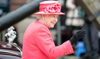 СНИМКА на покойната кралица Елизабет II с внуците ѝ, направена от Кейт Мидълтън, също е била манипулирана
