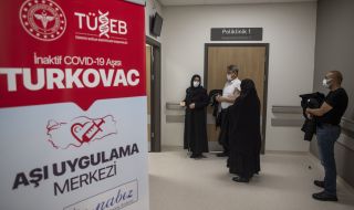 Турция: След две дози „Пфайзер” ще поставяме турската ваксина