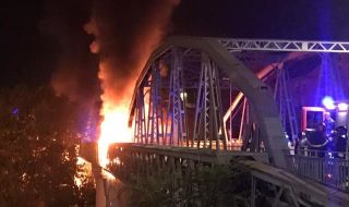 Голям пожар почти унищожи емблематичен мост в Рим