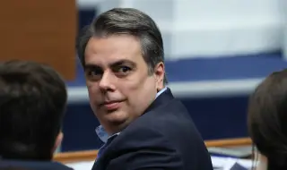 Асен Василев: Новината за оттеглянето на "Гънвор" от сделката за "Лукойл" ни поставя в тежка ситуация