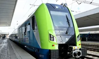 Първите влакове „Шкода“ пристигнаха в България, от лятото пътниците ще се возят с новите модерни мотриси