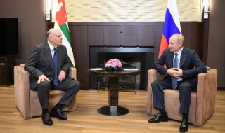 Поканиха Путин в Абхазия