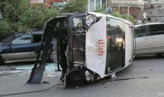 Боклукчийски камион помете 9 автомобила