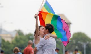 Призоваха Порошенко да оглави гей парада
