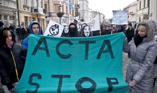 Народът скача срещу ACTA