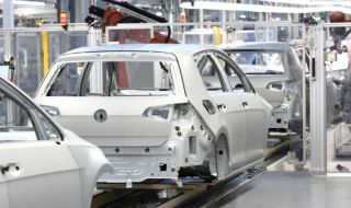 Volkswagen и BMW затварят заводи в цяла Европа заради евтин компонент от Украйна