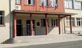 Евакуираха 700 ученици за 3 мин. от бургаско училище