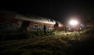 Влак дерайлира в Гърция