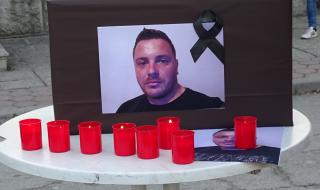 Дават общинско жилище на майката на убития Валери Дъбов