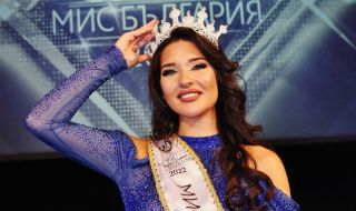 Новата "Мис България" лъсна в срамно ВИДЕО