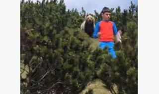 Вижте как мечка следи момче в планината (ВИДЕО)