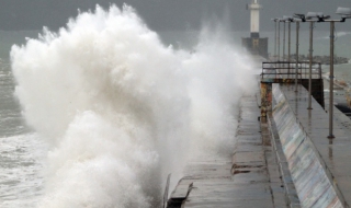 Затвориха пристанищата във Варна и Бургас заради вятъра