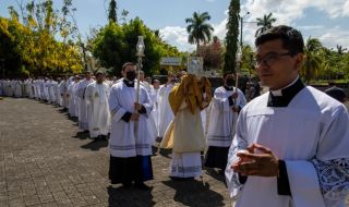 Никарагуа освободи 12 осъдени свещеници и ги изпрати във Ватикана