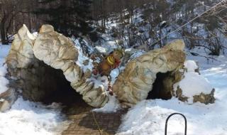 Срути се входът на пещерата „Леденика“