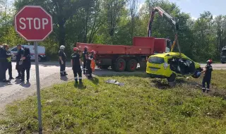 Three dead! Truck crushes taxi near Montana 