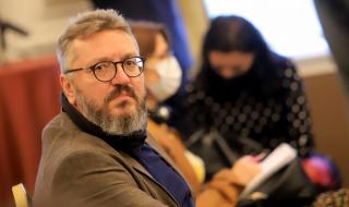 Карбовски: Ще съдя всеки, който разпространява налудни версии по мой адрес