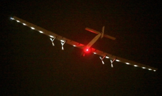 Соларният самолет, правещ околосветско пътешествие, кацна принудително в Япония