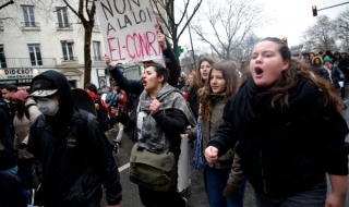 Масови протести сковават Франция