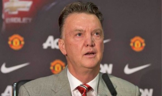 Юнайтед няма да гони Ван Гаал