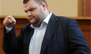 Пеевски атакува и лично списъка "Магнитски" в съда