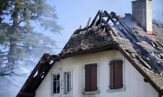 Пожари бушуват в няколко швейцарски села