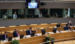 ЕС стигна до компромис, налага частично петролно ембарго на Русия