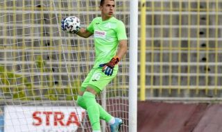  16-годишен на вратата на Левски за мача със Славия