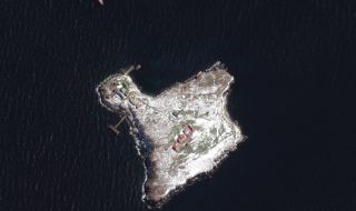 Украйна обвини Русия че е подложила на обстрел Змийския остров