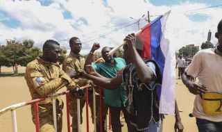 Буркина Фасо експулсира френския военен аташе