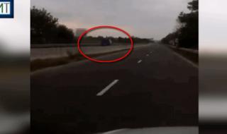 Безумие на пътя! Отново шофьор в насрещното (ВИДЕО)