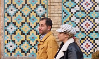 Иран поставя камери на обществени места, за да идентифицира и наказва жените без хиджаб 