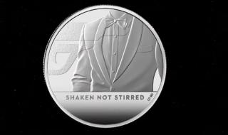 Пуснаха монета от серията за Джеймс Бонд със скрито послание (ВИДЕО)