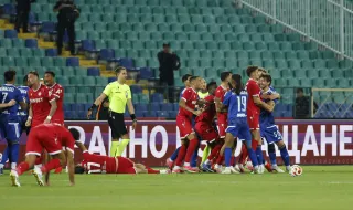 Сурово наказание за Макс Ебонг след червения картон в Суперкупата