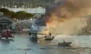 Суперяхта горя на пристанището в Сен Тропе ВИДЕО