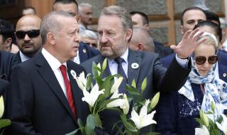 Ердоган почете жертвите в Сребреница
