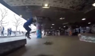 Това куче е фен на скейтборда! (ВИДЕО)