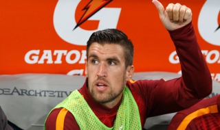 Челси се включва в битката за Стротман