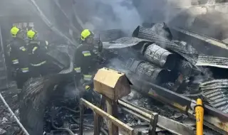 Five killed in attack on Qom city in Iran. Four Iranian officers killed in battle with US helicopters near Isfahan 