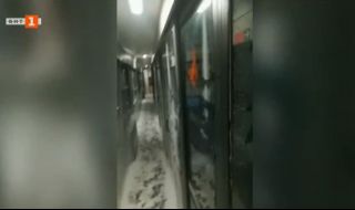 Сняг в бързия влак Варна-София