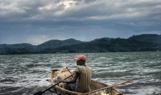 Лодка потъна в езерото Киву в Конго, загинаха шестима