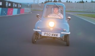 Най-малката кола в света стъпва на Нюрбургринг (ВИДЕО)