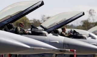 ГЕРБ: Правителството на Радев развива тайно процедура за още една партида F-16