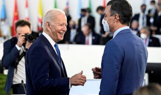 Испанският премиер е с коронавирус, Байдън е здрав