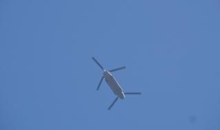 Самолети и вертолети в небето над София