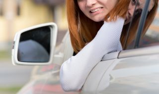 Уникално женско "паркиране" побърка мрежата (ВИДЕО)