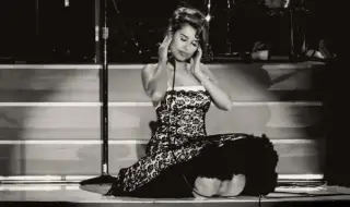 RAYE загатва нова музикална посока с втори сингъл от предстоящия си албум