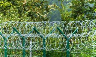 Словения символично премахна първите метри от оградата на границата си с Хърватия 