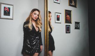 Скандална актриса се гласи за мястото на Деси Стоянова