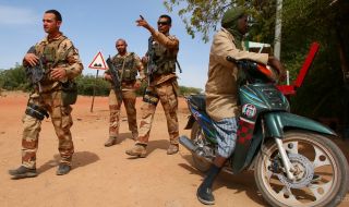 Френските военни отричат да имат намеса в открит масов гроб в Мали