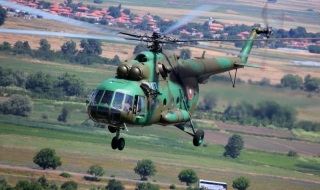 Войската изпрати вертолет срещу пожарите